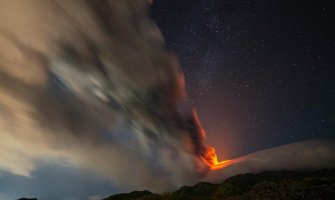 Erupcija Etne, eksplozije iz jugoistočnog kratera