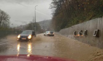 Poplavljena  kuća Koraća kod Auto moto-a