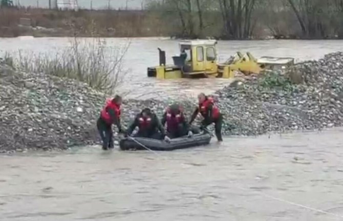 U Beranama iz nabujalog Lima spašena dva radnika, situacija u Bijelom Polju se normalizuje