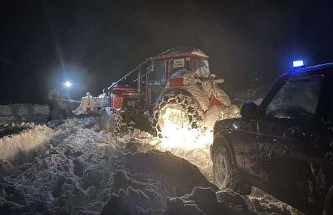 Prvi sneg u Srbiji doneo i prve nevolje, vanredna situacija u Sjenici