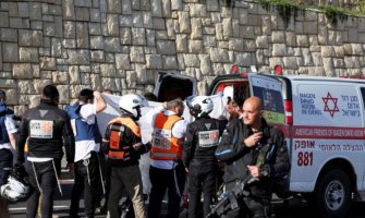 Dvije osobe ubijene, petoro teško ranjeno u oružanom napadu na ulazu u Jerusalim