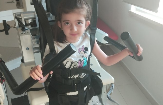 Prikupljena sredstva za Lanu Ščepanović