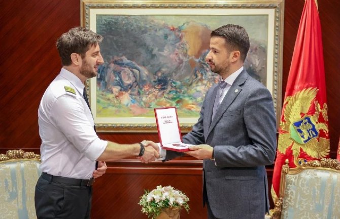 Medalje za hrabrost Edinu Šehoviću i Luki Vučkoviću