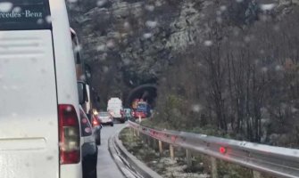 Na Bogetićima se sudarili autobus i putničko vozilo