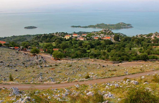 Đeka: Nadležni da reaguju na nelegalnu gradnju na ostrvu Beška