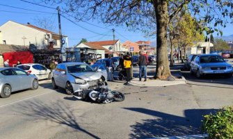 Sudar automobila i motora u Podgorici, ima povrijeđenih