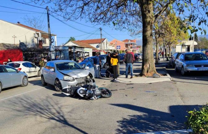 Sudar automobila i motora u Podgorici, ima povrijeđenih