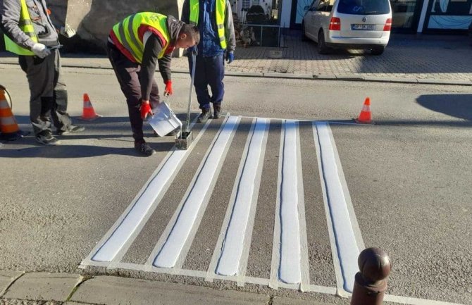 Bijelo Polje: Postavljene “mačje oči” za bezbjednost saobraćaja