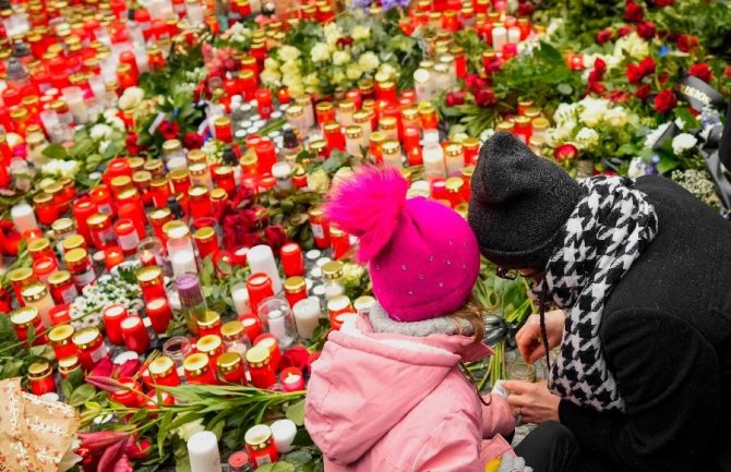 Preminula jedna od osoba ranjenih u Pragu