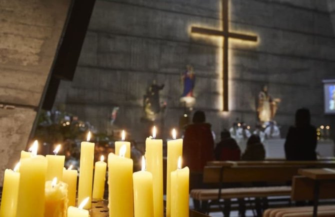 Danas je Božić po gregorijanskom kalendaru