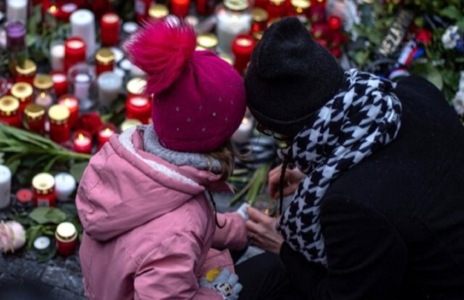 Fakultet u Pragu na kom se dogodila masovna pucnjava zatvoren do februara