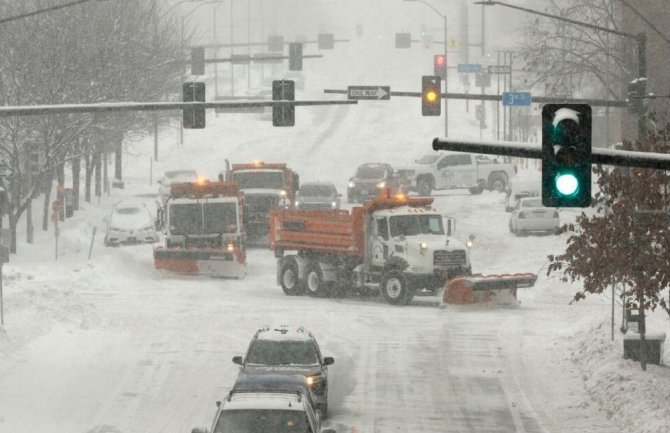 Američki meteorolozi upozoravaju: Stiglo zimsko vrijeme opasno po život, hiljade ljudi bez struje, temperature idu i do -45