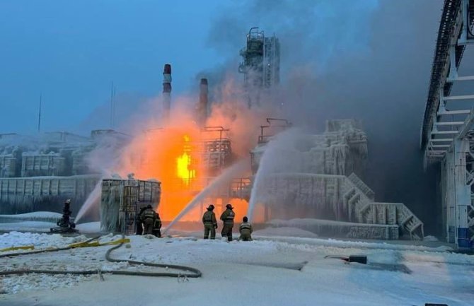 Čuli se dronovi, pa eksplozija: Izbio požar na najvećem ruskom gasnom terminalu