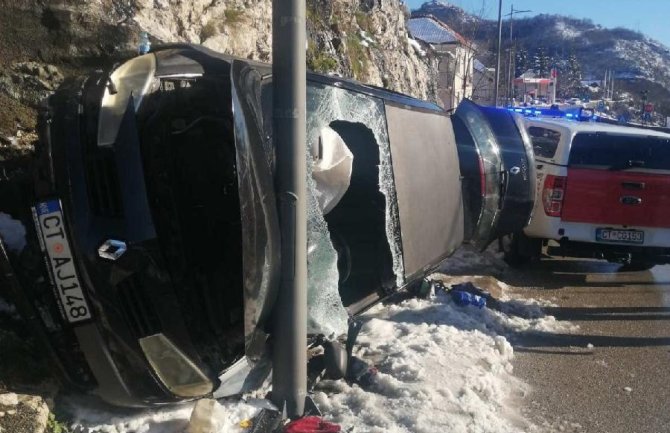 Cetinje: Udes u Mojkovačkoj ulici, povrijeđena osoba