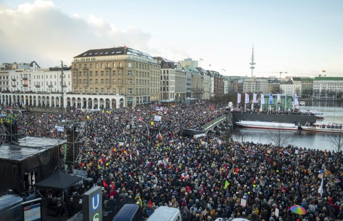 Njemačka i ovog vikenda masovno protiv ultradesničara: Samo u Hamburgu bilo više od 100.000 ljudi