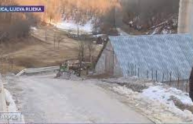 Ostali bez priključka na autoput, muku muče sa poledicom