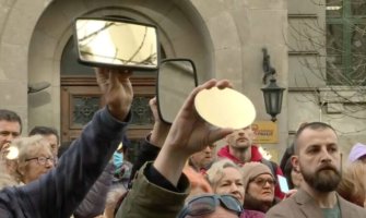 U Beogradu održan protest zbog oslobađajuće presude za ubistvo Ćuruvije: 25 minuta tišine za 25 godina čekanja (ne) pravde