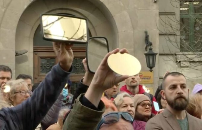 U Beogradu održan protest zbog oslobađajuće presude za ubistvo Ćuruvije: 25 minuta tišine za 25 godina čekanja (ne) pravde