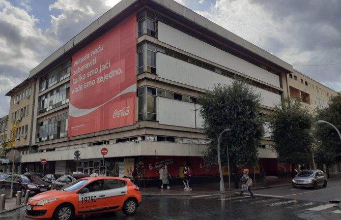 Nekadašnji radnici Robne kuće Beograd ni poslije 20 godina nisu dobili zaostale plate: Oko zgrade se otimali, na radnike svi zaboravili