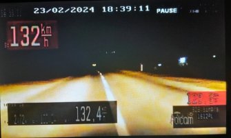 Uhapšene dvije osobe: Na putu gdje je ograničenje 50 km/h vozili 130 km/h