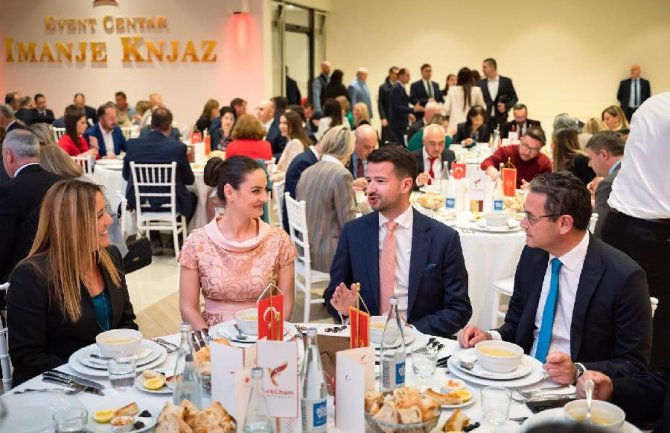 Milatović na iftaru u Podgorici: Različitosti su temelj naprednog društva