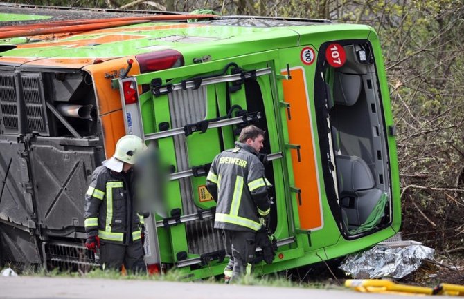 Prevrnuo se Flixbusov bus na autocesti u Njemačkoj: Najmanje 5 mrtvih, 20 povrijeđenih