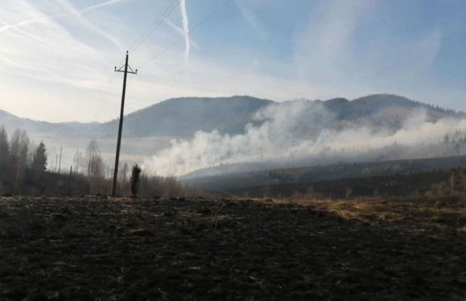 Bojović: Teško je kontrolisati vatru u Kosanici, dim otežava kretanje