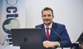 ELSHANI ZA STANDARD: Glas CRNE GORE protiv Kosova u SE narušava dobrosusjedske relacije – “Srpski svet” planira da izbriše crnogorski nacionalni identitet