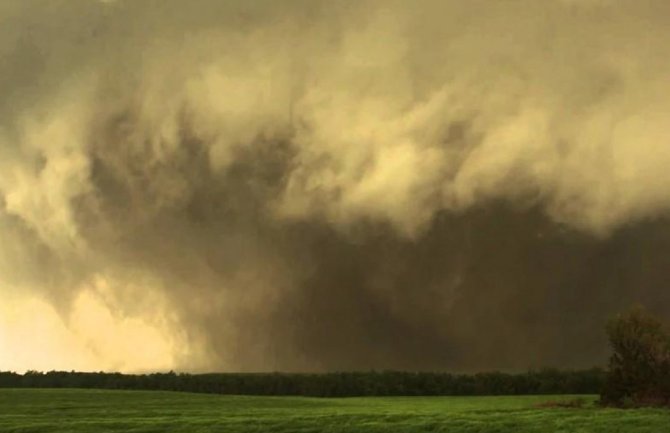 SAD na nogama: Vanredno stanje zbog najavljenih tornada