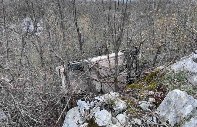 Saobraćajna nezgoda na putu Nikšić - Gacko, auto sletjelo u provaliju