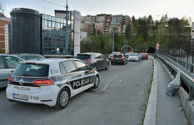 Sarajevo: Teža saobraćajna nesreća na mostu Ciglane, više osoba povrijeđeno