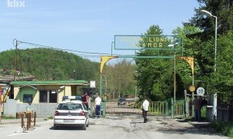 Rudara u Mramoru zatrpala zemlja, spasioci ga pokušavaju izvući