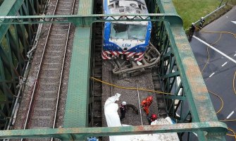 Voz u Buenos Airesu udario u prazan vagon na šinama, povrijeđeno 90 osoba