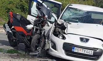 Tivat: Sudar automobila i motora, saobraćaj u prekidu