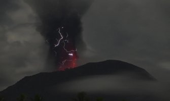 Vulkan Ibu u Indoneziji eruptirao, evakuisani građani okolnih sela