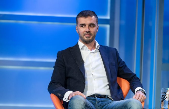 Manojlović: Tabloidi i neke televizije u saradnji s pojedincima iz BIA blate političke neistomišljenike