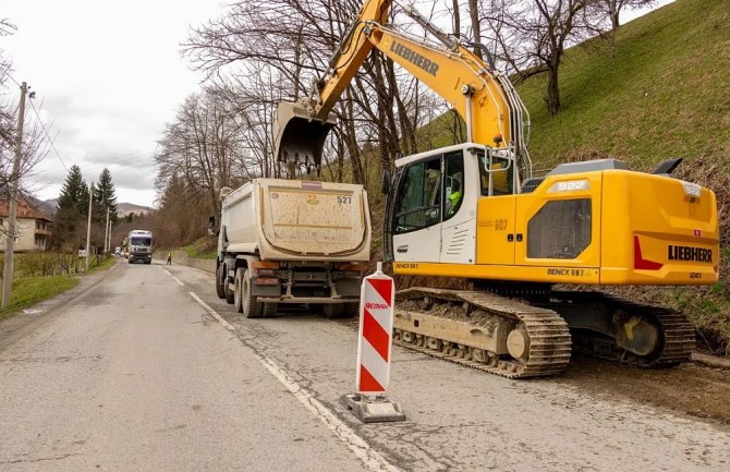 Dionica je dugačka 32 kilometra. Obično se pređe za nekih pola sata. U sadašnjim uslovima to je sat i po vožnje.