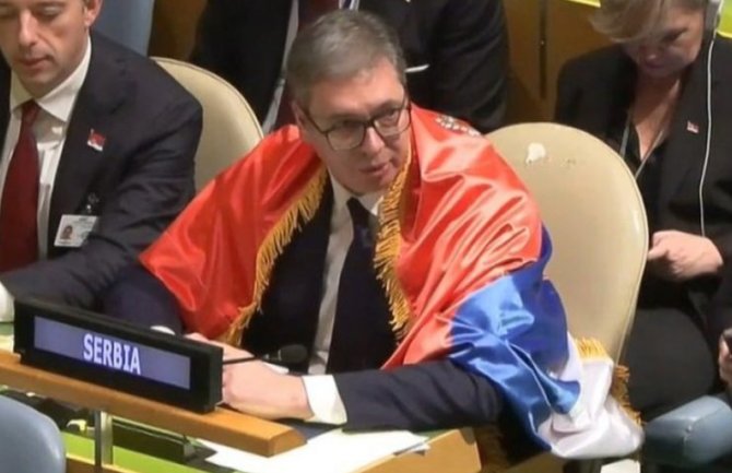 Tri boje Kim Džong Vučića