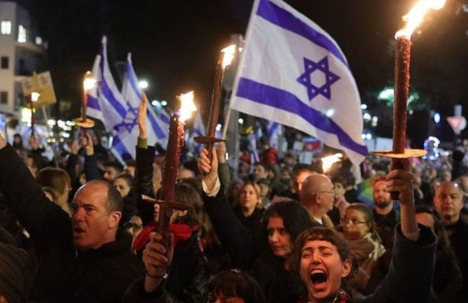 Tel Aviv: Sukob demostranata i policije, traže ostavku Netanjahua