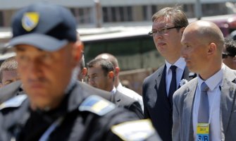 Terminalna faza Vučićevog ludila – sam sebi prijeti ubistvom u Srebrenici