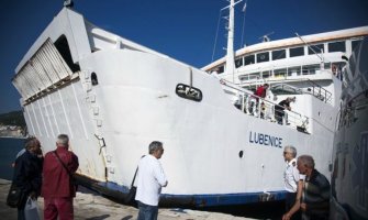 Svjedočenja zaposlenih: Radnici na trajektu kao glineni golubovi, četvorica tukla redara