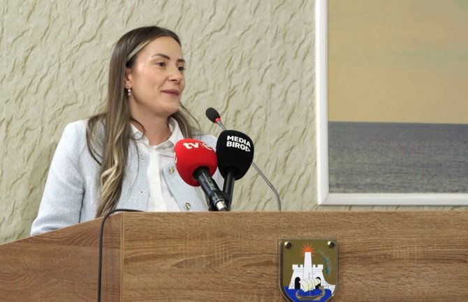 Skupština Opštine Ulcinj: Mavrić podnio ostavku, nova predsjednica Ivana Popović