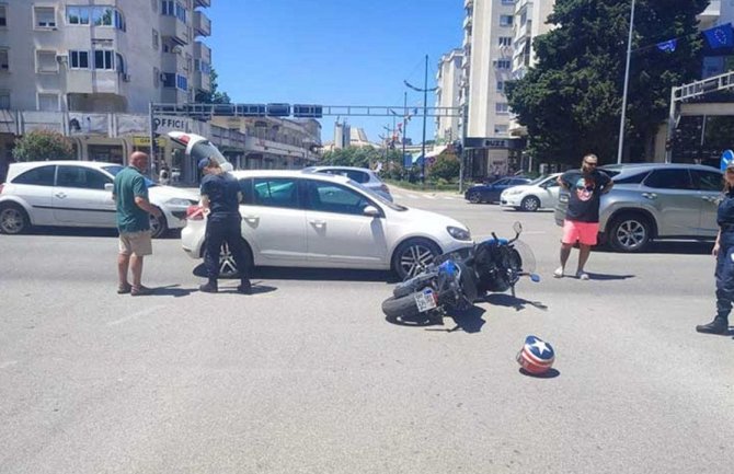 Bar: Sudar auta i motora u centru grada