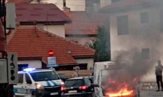 Zapalilo se vozilo hladnjača u pokretu -Pričinjena velika materijalna šteta