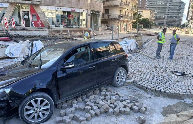 Budva: I to se dešava, slupao auto na nezavršenom bulevaru