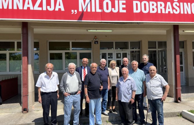  Deset bivših školskih drugova proslavilo 65 godina mature u Bijelom Polju