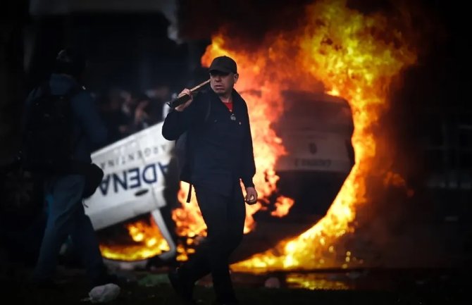 Buenos Ajres u plamenu: Protesti zbog reformi koje sprovodi predsjednik