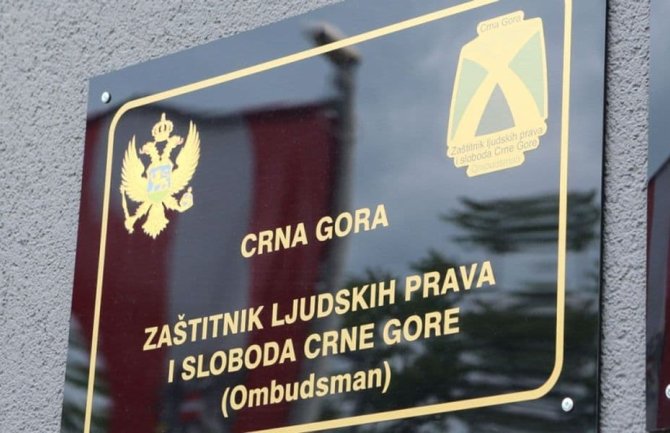 Ombudsman tek nakon četrnaest mjeseci utvrdio da su policijski službenici povrijedili prava porodice Bogdana Kaluđerovića kada su greškom upali u njegov stan tražeći Nenada Kaluđerovića