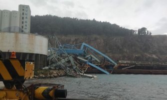 Nevrijeme srušilo dizalice u Luci Bar i polomilo pretovarne mostove