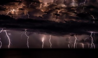 Tornado pogodio Kinu: Jedna osoba poginula, više desetina povrijeđeno